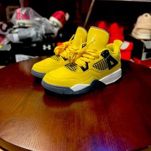 AIR JORDAN 4 RETRO 'LIGHTNING' 2021